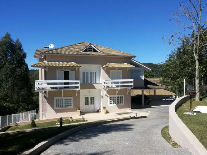 Suiça House - 4 suítes - Lazer e bem-estar incomparáveis na Serra da Cantareira - Mairipor
