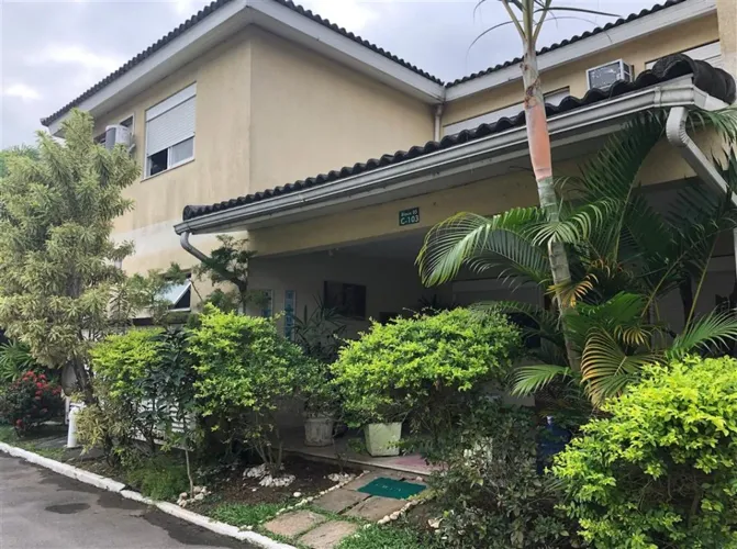 Casa 3 quartos, sendo 1 suíte