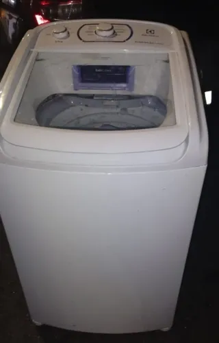 Vendo máquina de lavar Electrolux 11 kg semi nova 220 v entregamos até 10 km