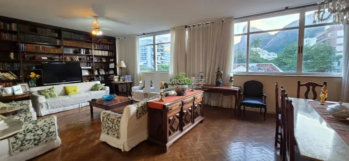 Apartamento à Venda em Botafogo! São 210m² com vista frontal para o Cristo, salão, 3 quart