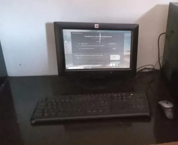 Tela teclado e mouse