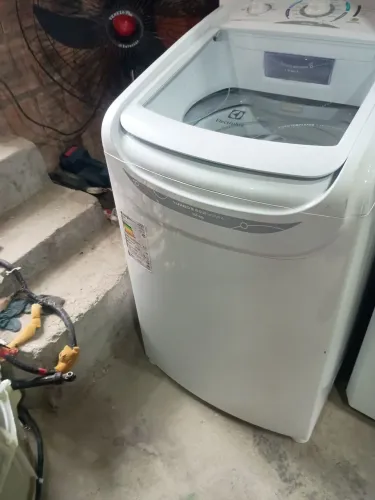 Máquina de lavar Eletrolux 10 kg semi-nova em perfeito estado condições de funcionamento