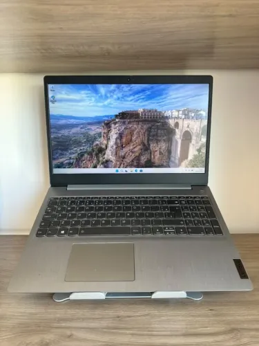 Lenovo IdeaPad 3 15IML05 - Intel Core i5-10210U | 8GB RAM | 240GB SSD
