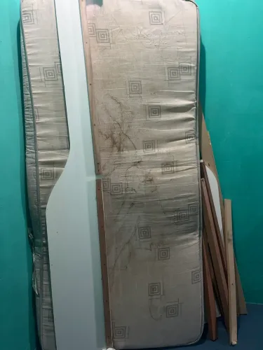 Cama e colchão d28 solteiro
