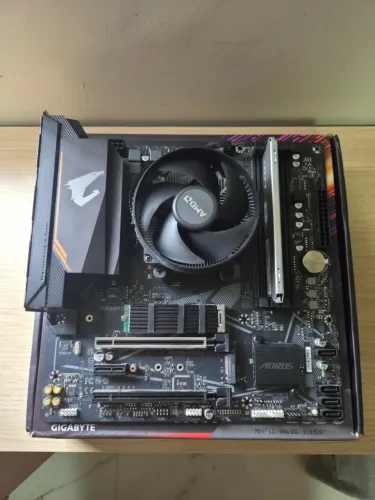 Kit Upgrade AMD Ryzen 5 5600X + B550M Aorus Elite + 1x16GB 3200MHz + NVMe 256GB + Cooler