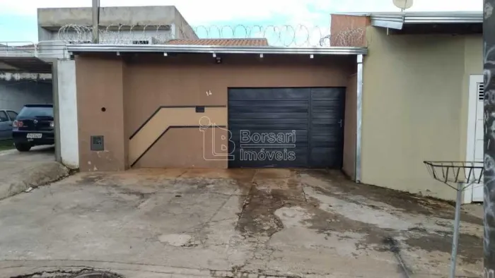 Locação de Casas / Padrão na cidade de Araraquara
