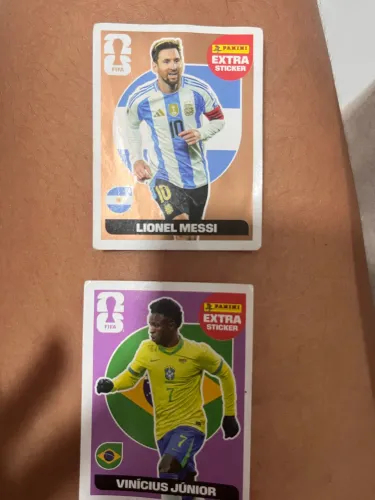 Vendo figurinhas legend Vinicius Jr e Messi