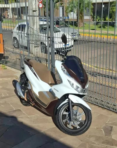 PCX DLX 2021