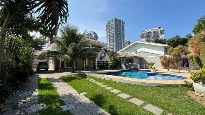 CASA TRIPLEX DE ALTO PADRÃO NO CONDOMÍNIO SANTA LÚCIA | BARRA DA TIJUCA - 4 suítes