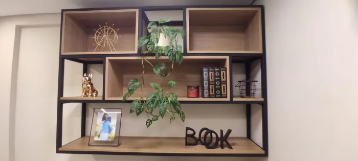Estante com nichos estilo industrial em MDF
