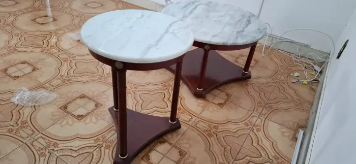 CONJUNTO DE MESAS EM MÁRMORE