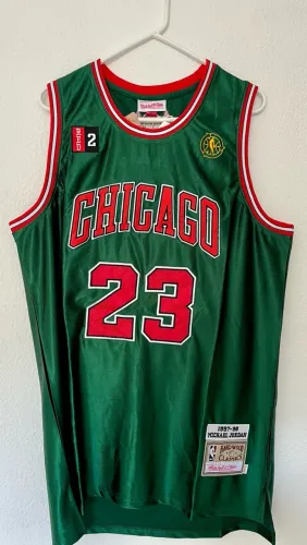 Regata Chicago Bulls Michael Jordan 23 - Edição Especial Verde (Hardwood Classics)