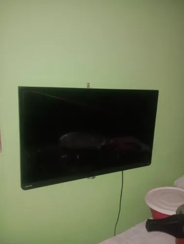 Vendo tv Toshiba HDMI 32 polegadas 550