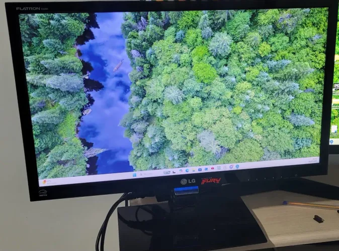 Monitor Full HD LG FLATRON E2260V PN