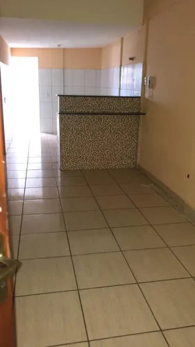 Alugo apartamento na Av Osorio de Paiva.