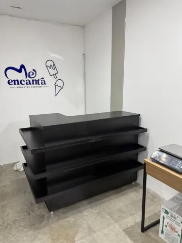 Balcão caixa com vitrine expositor 1.32x0.80x1.10 MDF