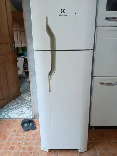 Vende-se essa geladeira 