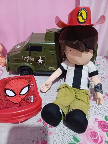 Lote de brinquedos para menino , lindo