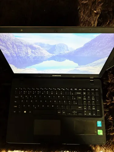 Notebook Samsung ( processador I7, 8GB de RAM, HD 1 TB)