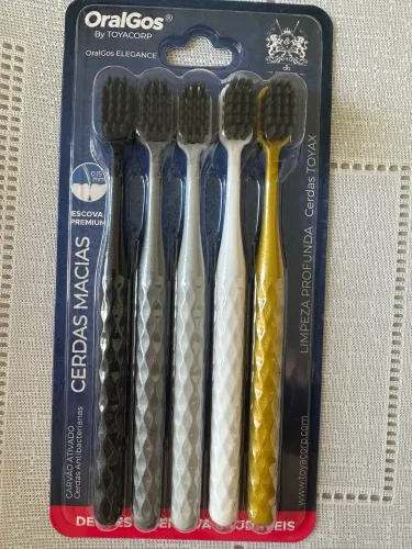Conjunto de cinco escovas de dentes carvão ativado 