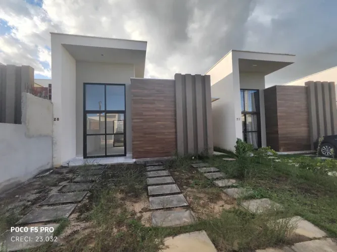 Vendo casa padrão de 2/4 sendo uma suíte no Viena