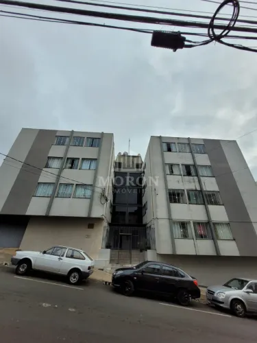 AMPLO APARTAMENTO NO CENTRO PARA LOCAÇÃO E VENDA.
