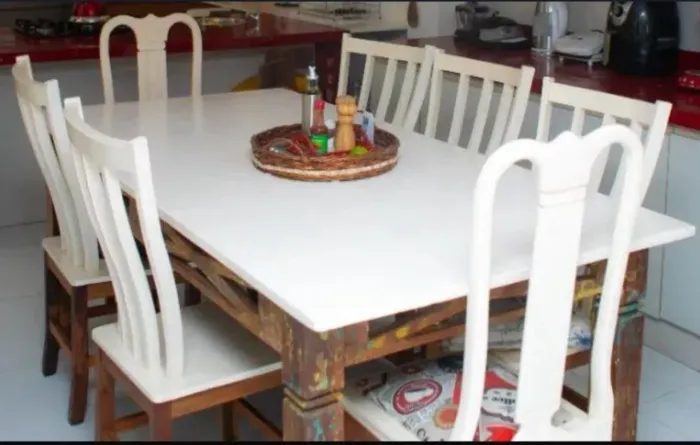 Mesa Rústica com 7 cadeiras 