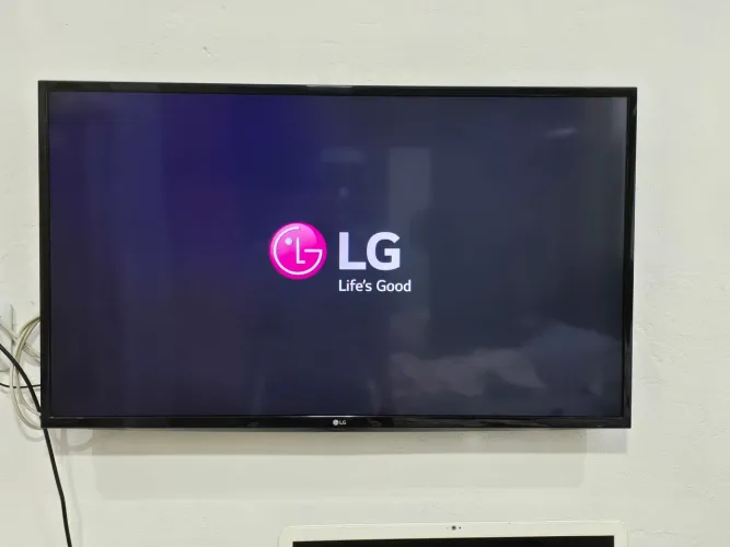 Tv LG 43' "NÃO SMART"