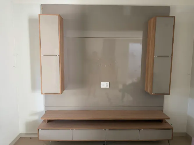 Painel com rack 