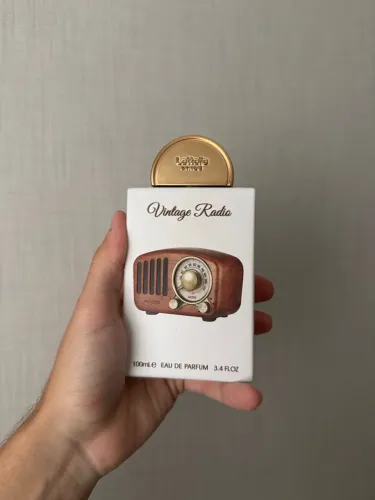 Perfume unissex Lattafa Vintage Radio (98/100ml)
