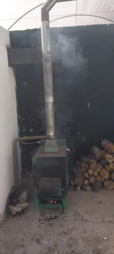 Cadeira forno a lenha artesanal se ferro com dutos e chaminé