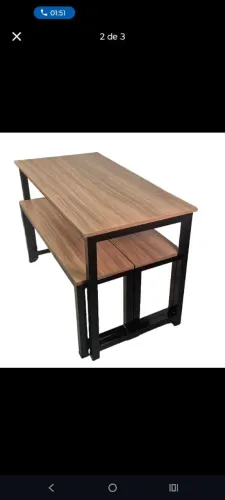 Mesa com dois bancos