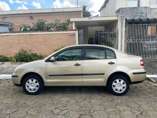 Volkswagen Polo Sedan 1.6 MI 101cv 8V 4P 2003