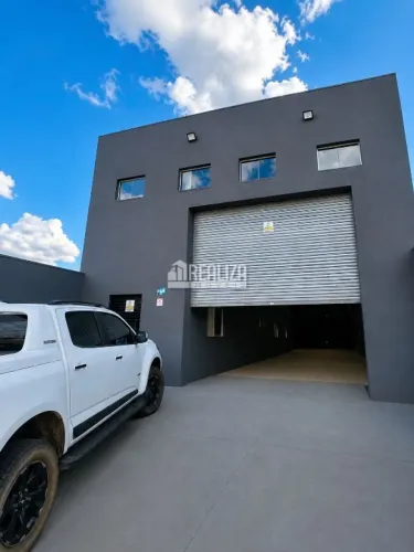 Casa com 1 Quarto(s) e 3 banheiro(s) para Alugar, 10 m² por R$ 9880 / Mês