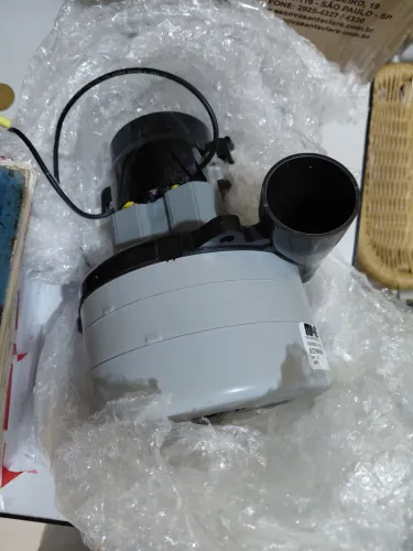 Vendo um motor de aspiração de lavadora automática de piso A5 novo 