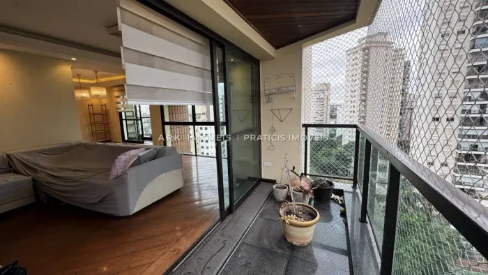 Apartamento Amplio com 4 Dormitórios e Piscina na Chácara Klabin, São Paulo