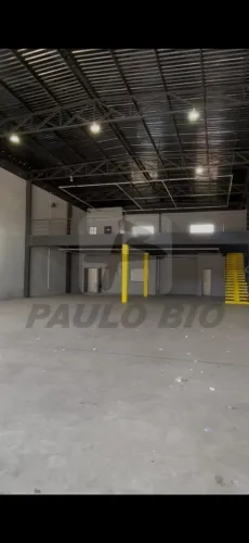 Galpão Comercial com Amplo Estacionamento para Alugar em Ribeirão Pires / SP