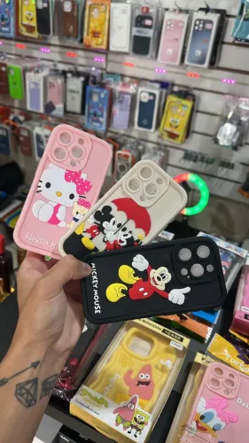 Capinha Para iPhone Personagens 3D