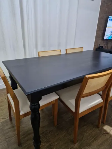 Mesa com 6 cadeiras 