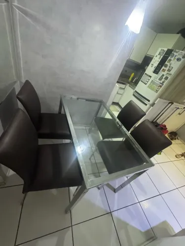 Mesa e 4 cadeiras