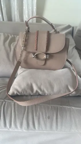 Bolsa de couro marca Arezzo