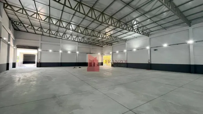 ALUGUEL: ARMAZÉM LOGÍSTICO 735 METROS PRÓXIMO DA RODOVIA ANTONIO HEIL