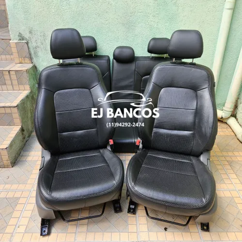 Bancos de Couro HB20