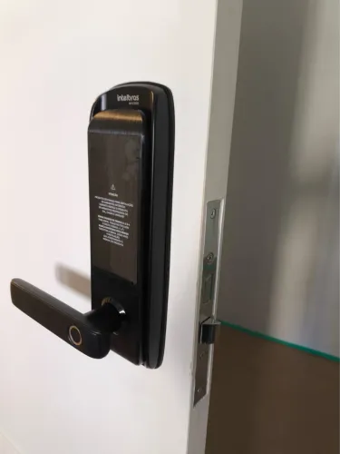 Fechadura eletrônica já instalada/instalação