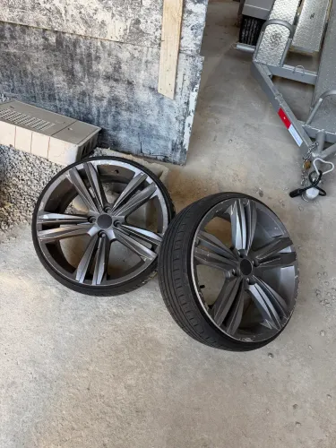 Rodas aro 18 réplica da Tiguam 