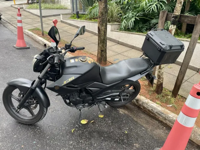 Moto Fazer 250 preto fosco.