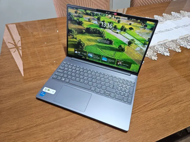 Notebook Lenovo Ideapad Slim 3 15IRH10C