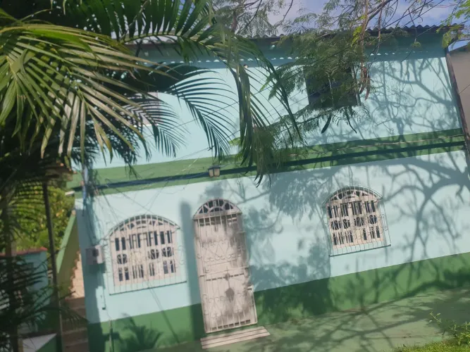 Vendo 2casas ou troca por casa na ,serra ES,por valor 299 mil tel: *.