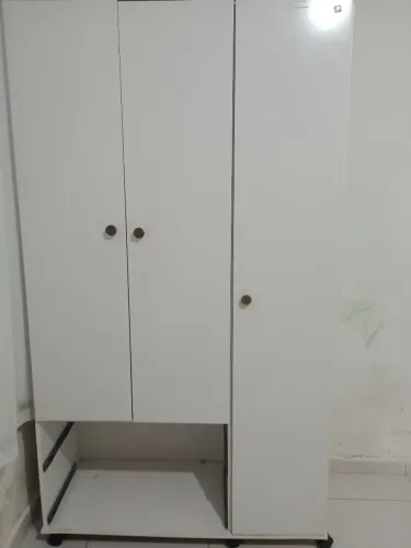Guarda-roupas semi-novo infantil