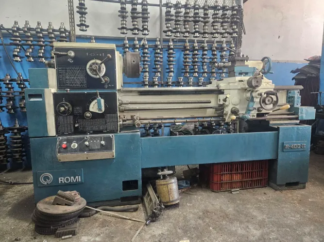 TORNO MECÂNICO ROMI R400 II 1000MM
